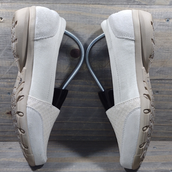 Skechers Career Interview Flat Suede Shoes Womens Size 10 Cream - Picture 7 of 10